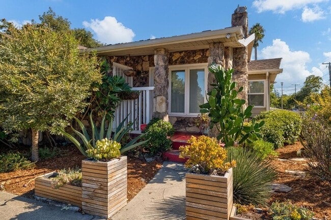 Building Photo - Welcome to this stunning 4-bedroom, 2-bath...