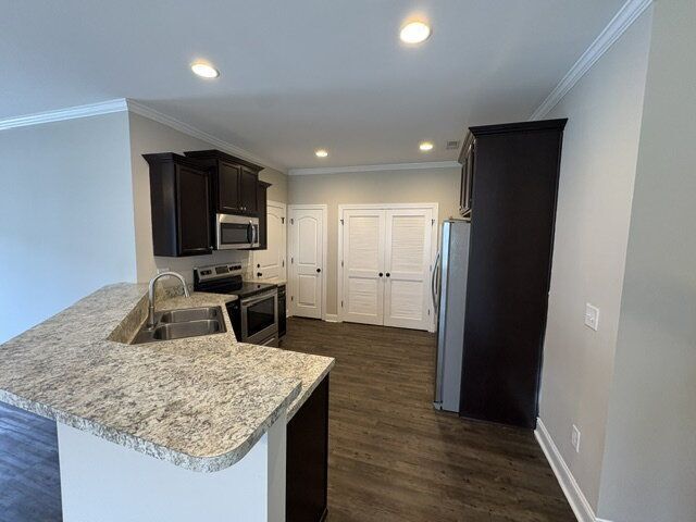 Building Photo - 2221 Brookville Dr