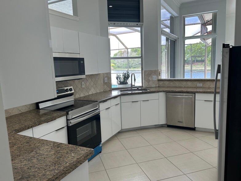 Building Photo - 2903 Oakbrook Dr