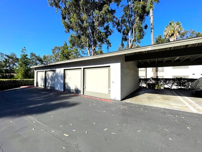 Building Photo - ***Move in Special*** Lovely Condo Available in Vista!