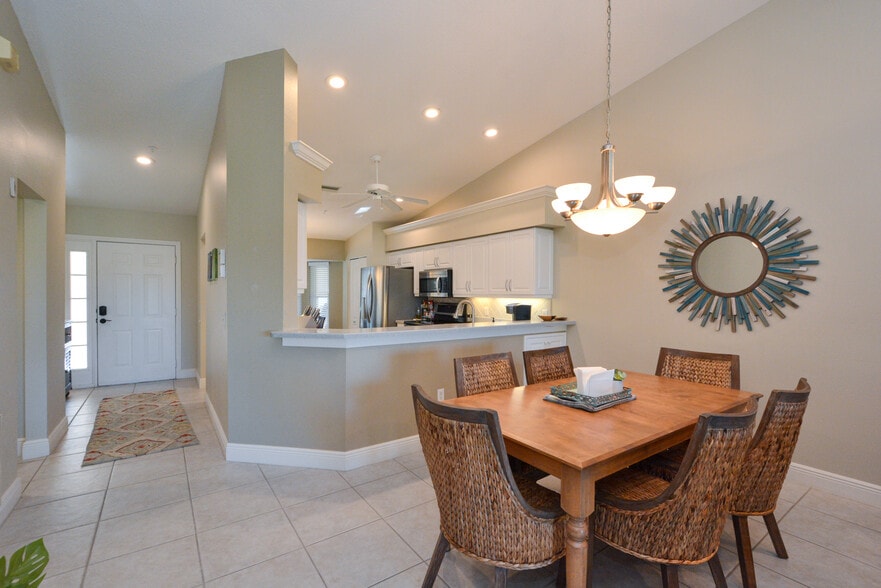 Building Photo - 9470 High Gate Dr