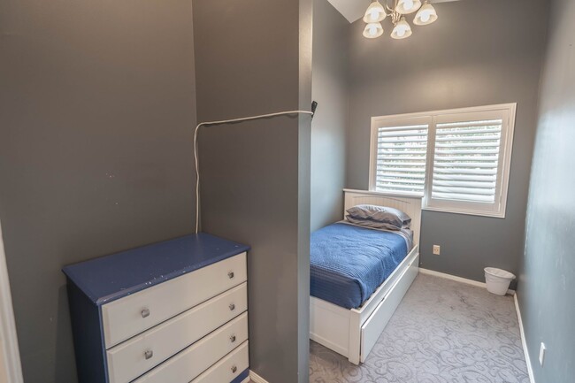 Building Photo - Fully Furnished 3 Bedroom Home for Rent in...