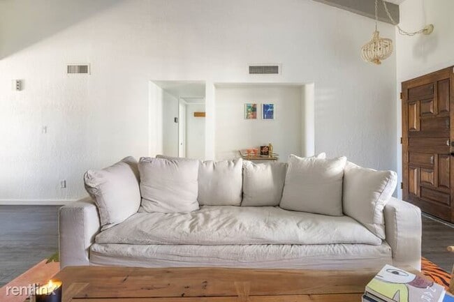 Building Photo - 2 br, 2 bath Townhome - 5511 North 71st Place