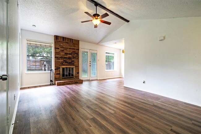Building Photo - 702 Twin Oak Trail