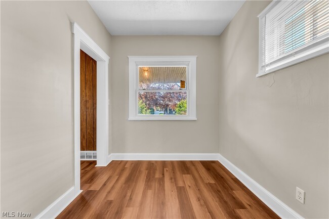 Building Photo - 8517 Rosewood Ave