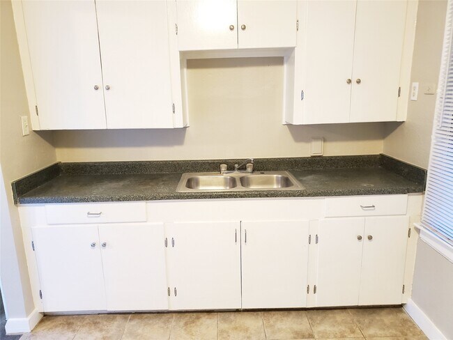 Building Photo - 5318 Doulton Dr