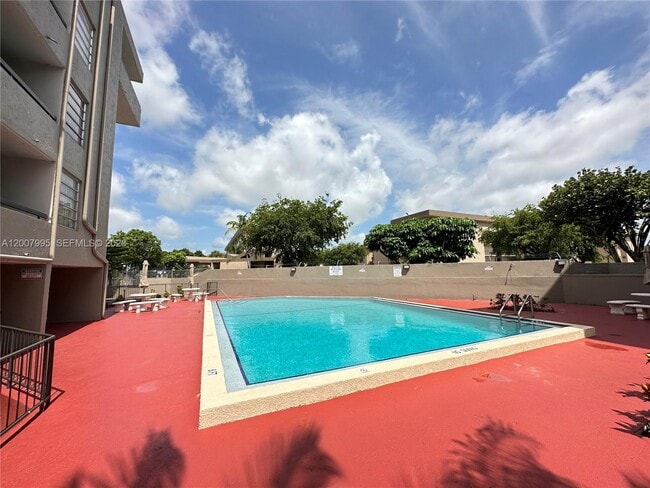 Building Photo - 802 NW 87th Ave