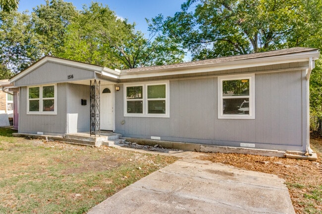 Building Photo - 1516 Valley View St