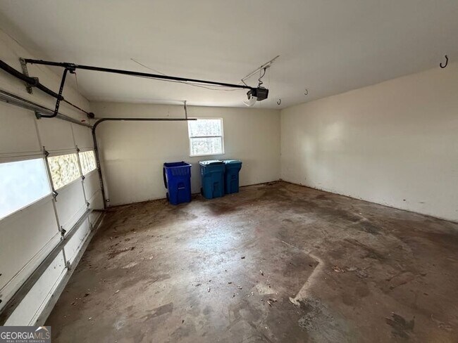 Building Photo - 804 Emerald Forest Cir SW