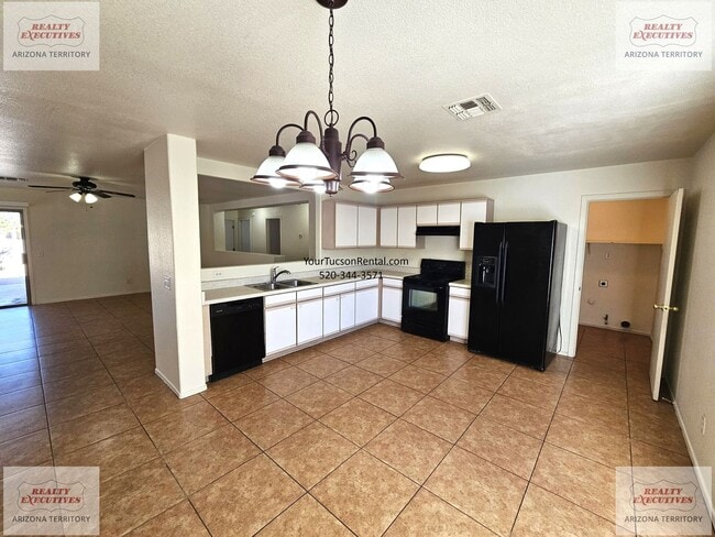 Building Photo - Midvale Park Home with 4 bedrooms and 2 baths