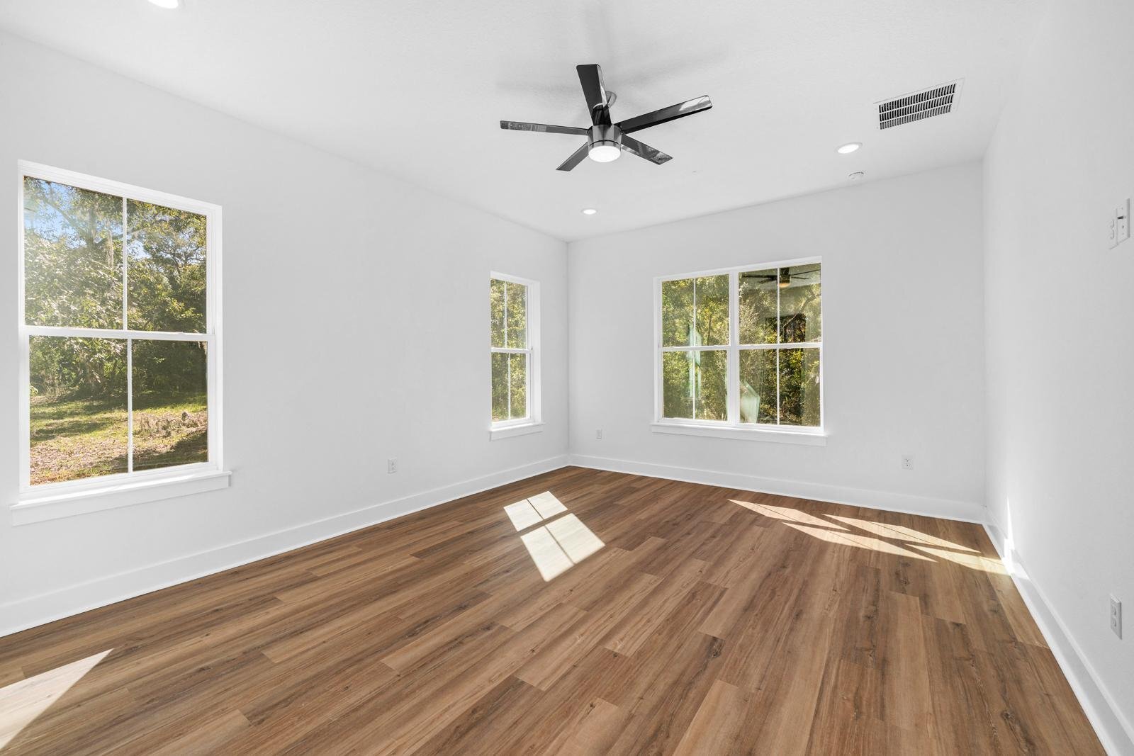 Building Photo - 6622 Summit View Dr