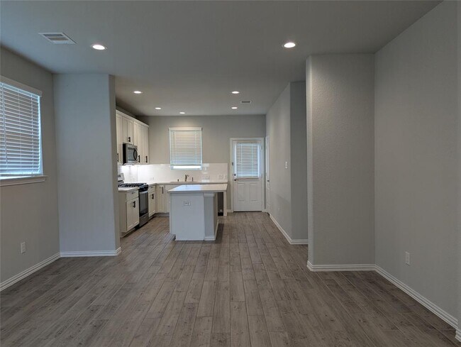 Building Photo - 10323 Birch Peak Dr