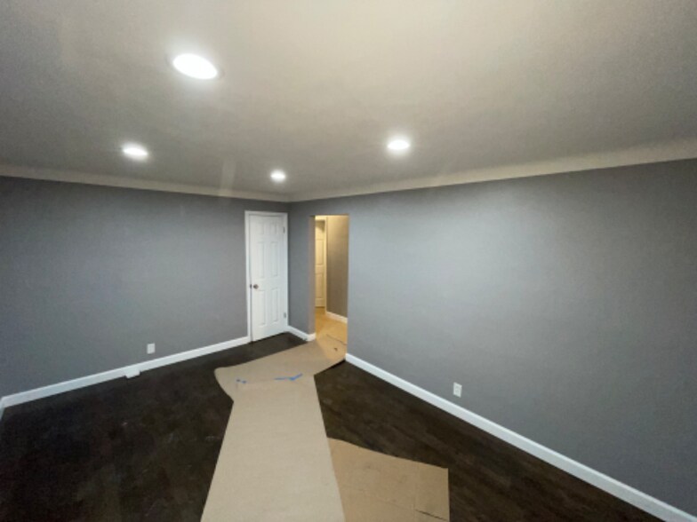 Building Photo - 3107 Chariton