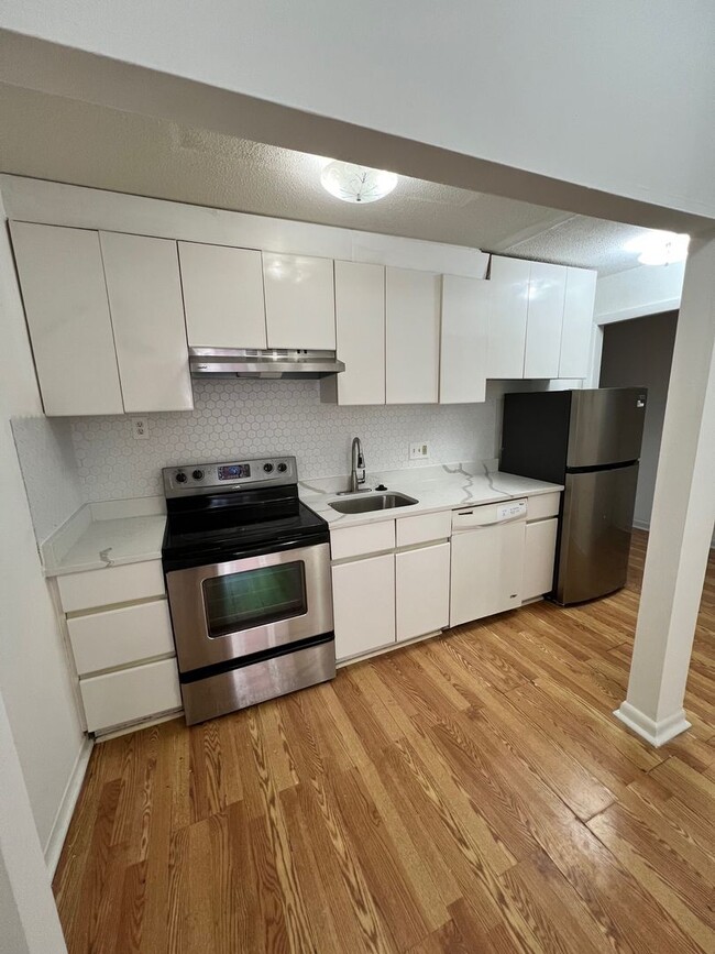 Primary Photo - Sunny Allston one bedroom split