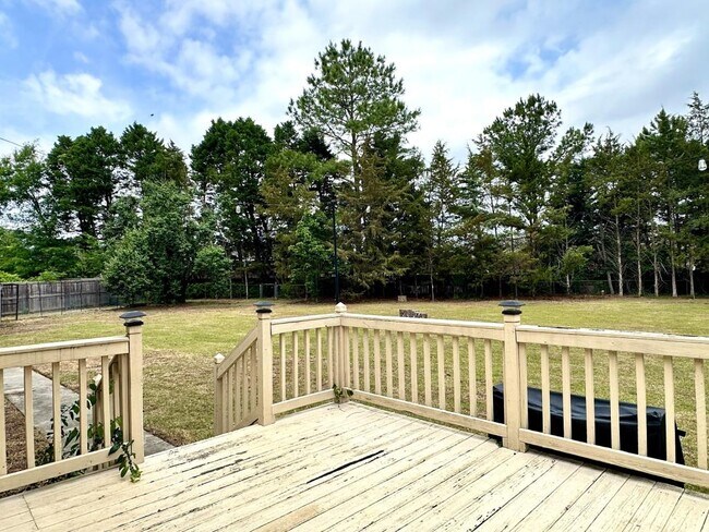 Building Photo - 6604 Kodiak Dr