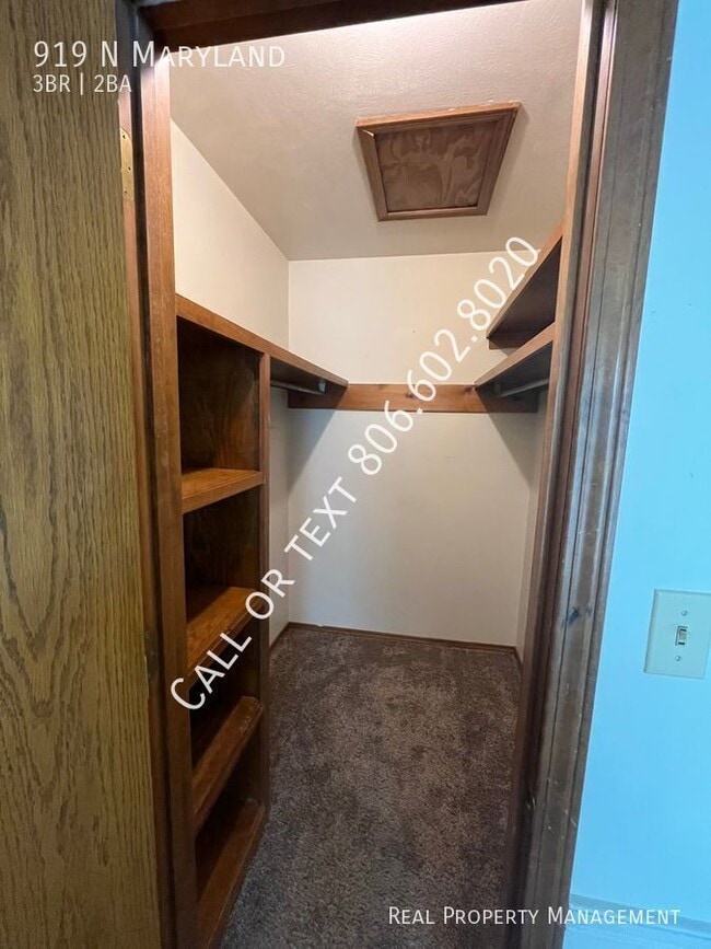 Building Photo - 919 N Maryland-