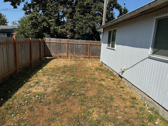 Building Photo - 2 Bedroom in Junction City