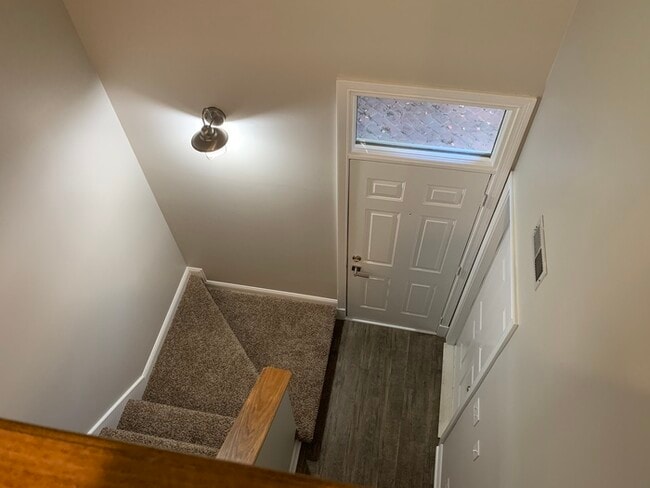 Building Photo - Awesome Carriage House in Chatham Arch!