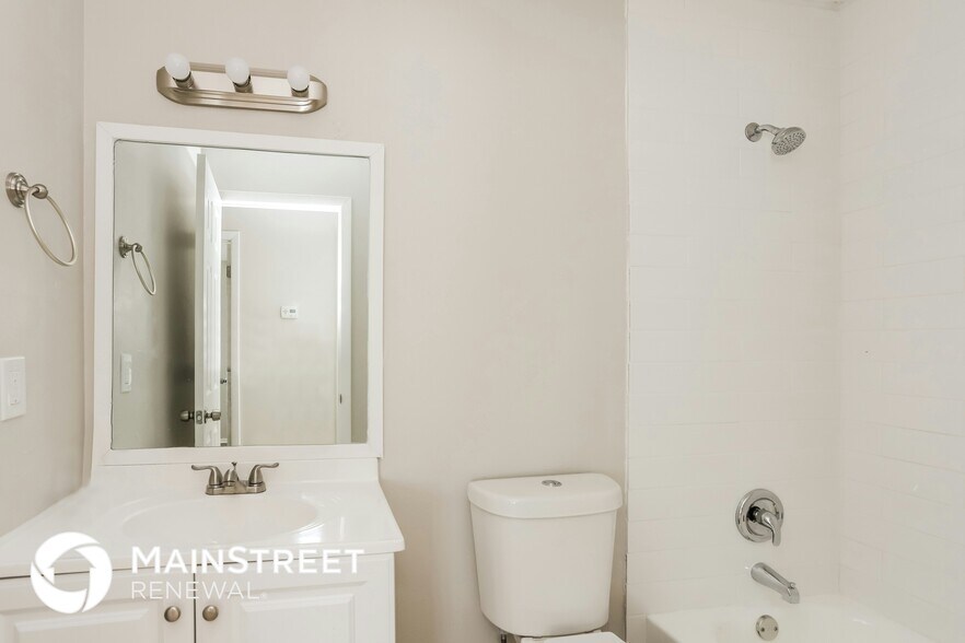 Building Photo - 3945 37th St Ct W