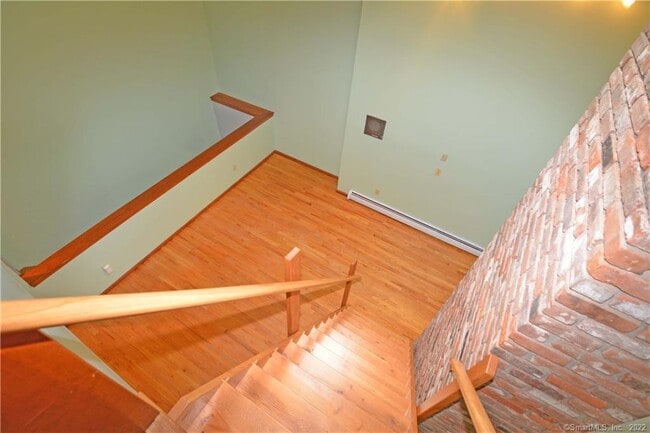 Building Photo - 405 Maple Ave