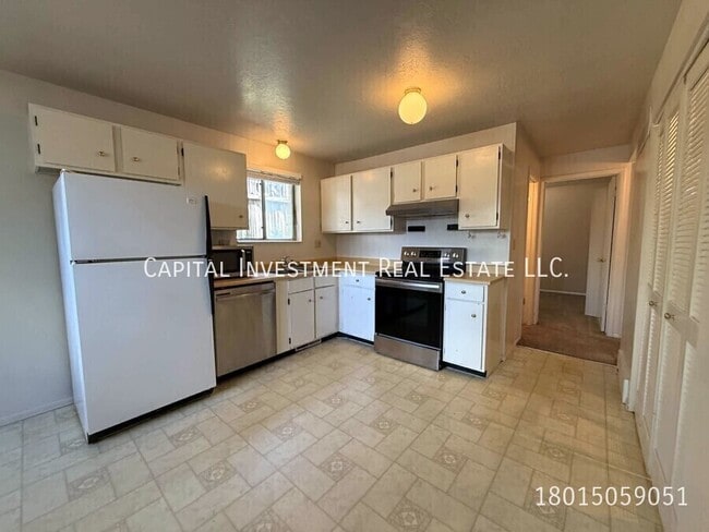 Building Photo - 1728 S 800 E