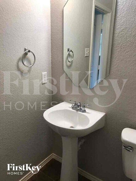 Building Photo - 1017 Nighthawk Rd