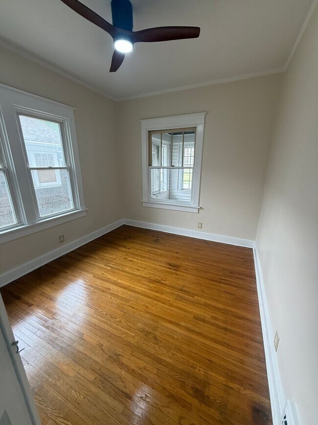 Building Photo - 2 Bed 1 Bath