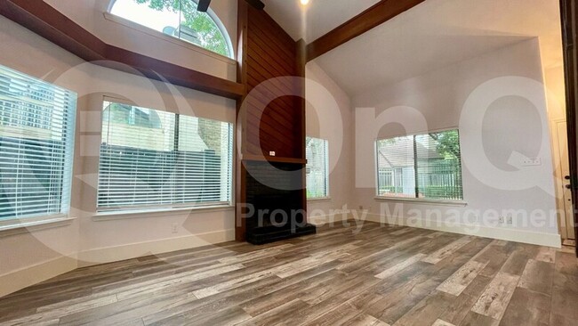 Building Photo - 821 Dublin Dr