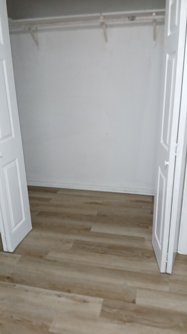 Building Photo - 23 Parkland Cir