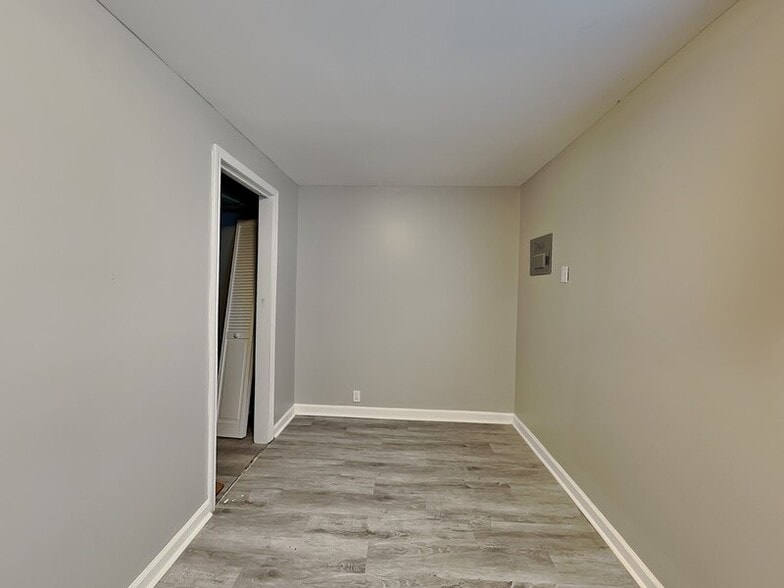 Building Photo - 5835 Brenda Dr