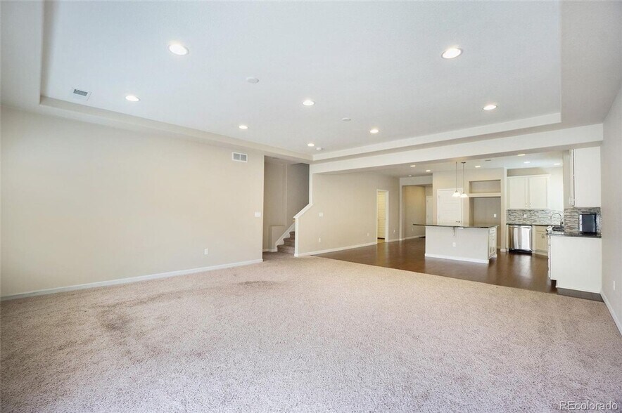 Building Photo - 4741 Ventura St