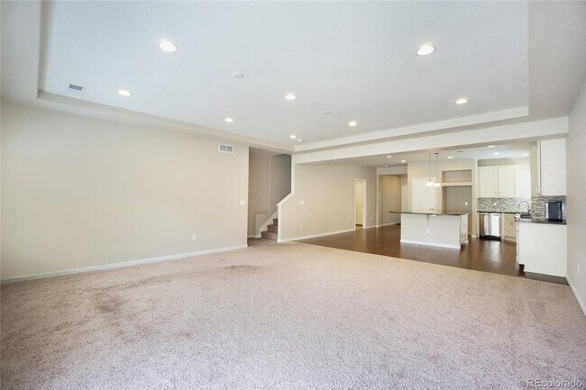 Building Photo - Spacious 4 Bedroom House in Green Valley R...