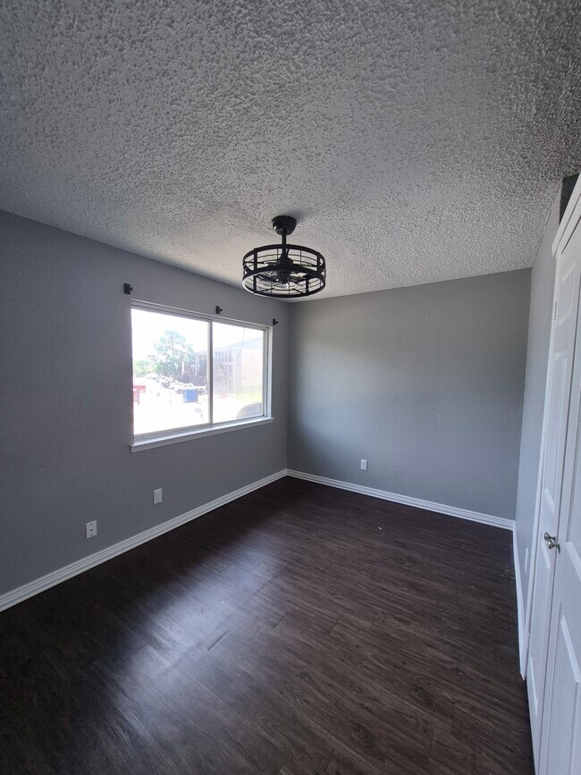 Building Photo - 738 Coolwood Dr