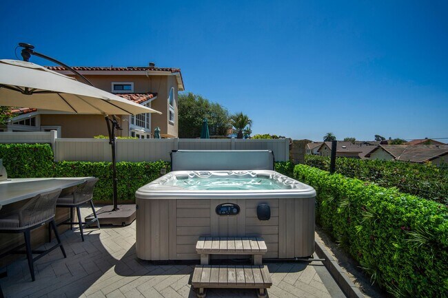 Building Photo - Experience Coastal Living at Its Finest in...