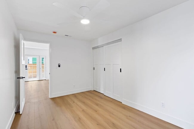 Building Photo - incredible home 3 bedroom, loft