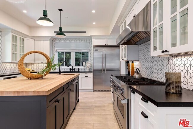 Building Photo - 9767 Monte Mar Dr