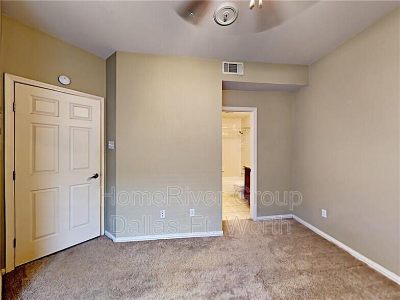 Building Photo - 4104 N Hall St