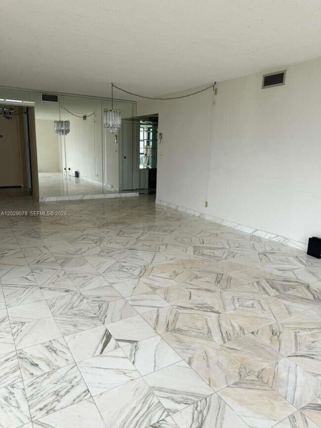 Building Photo - 20379 W Country Club Dr