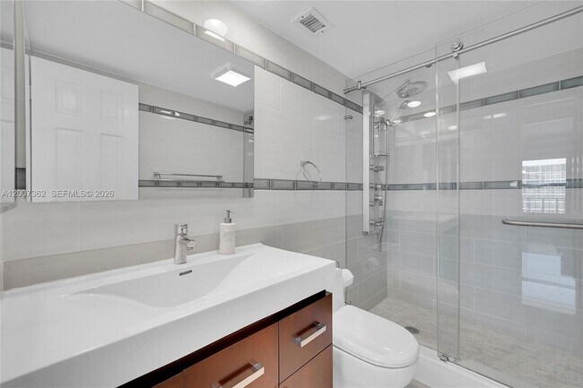 Building Photo - 405 N Ocean Blvd