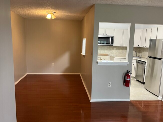 Building Photo - 27 Lindsey Ct