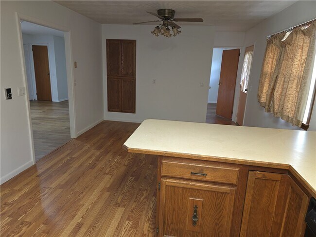 Building Photo - 379 Hollybrook Rd