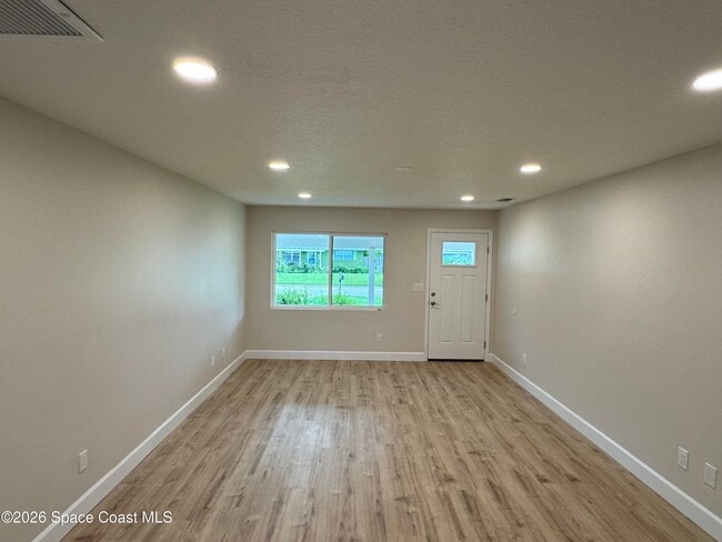 Building Photo - 532 Sheridan Ave