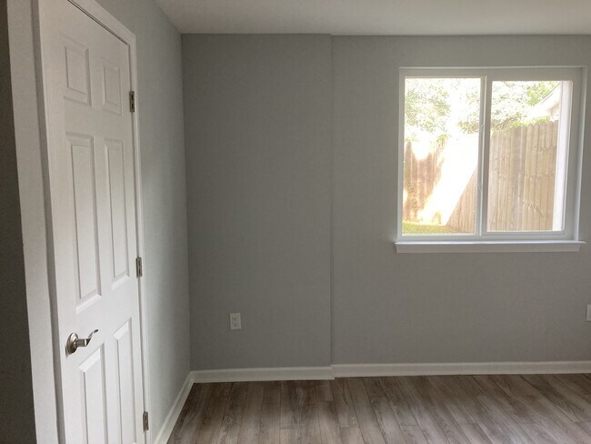 Building Photo - 719 Cypress Dr