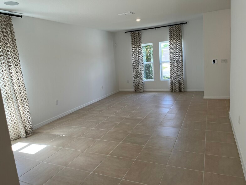 Building Photo - 2571 Driftwood St