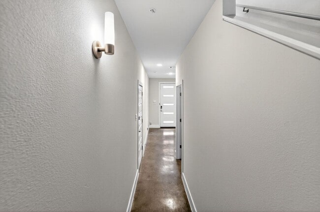 Building Photo - 4 Week Free Move-In Incentive!! Modern Luxury Townhome in Gated Community – Rooftop Balcony & Pre...