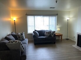 Building Photo - 659 N 700 E