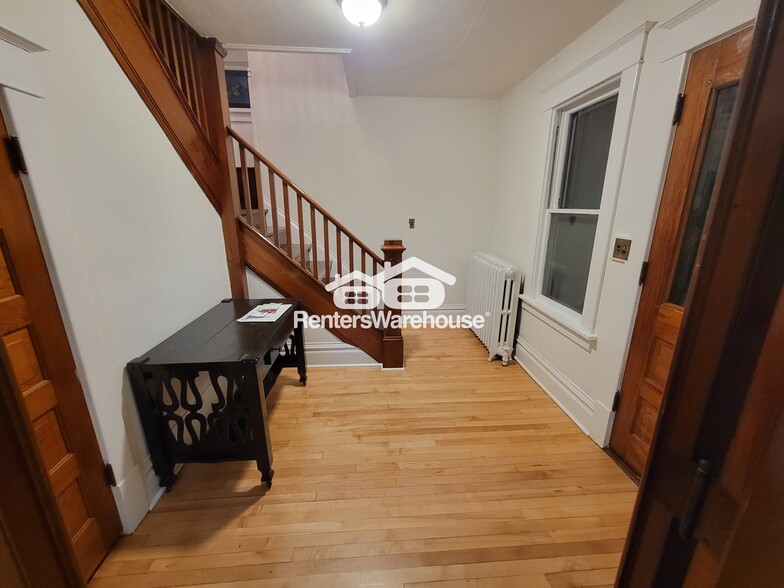 Building Photo - 314 St Olaf Ave