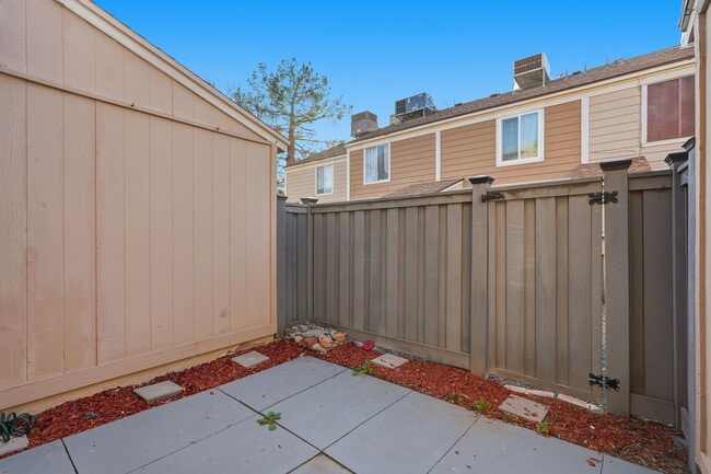 Building Photo - 18804 N 33rd Dr