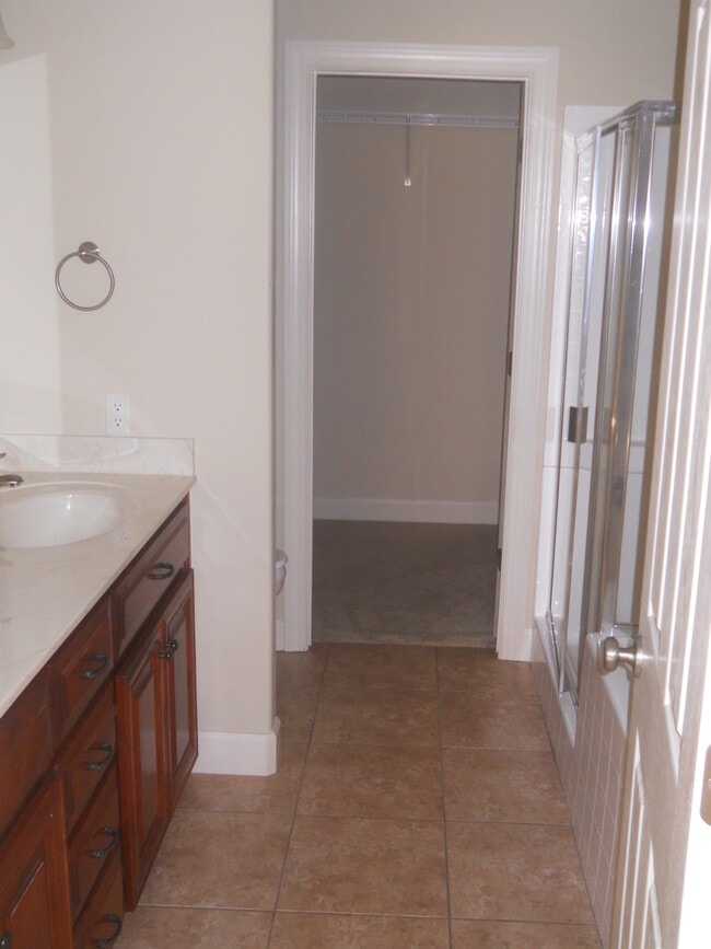 Building Photo - 3418RBarack