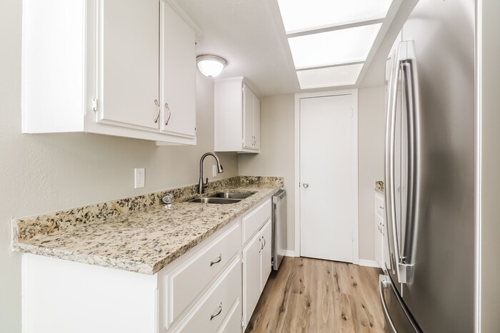 Building Photo - 3310 Ridgehaven St